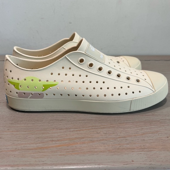 Native x Star Wars Adult Shoes Baby‎ Yoda Grogu Slip On Rubber Slides M9 / W11 - Picture 1 of 11